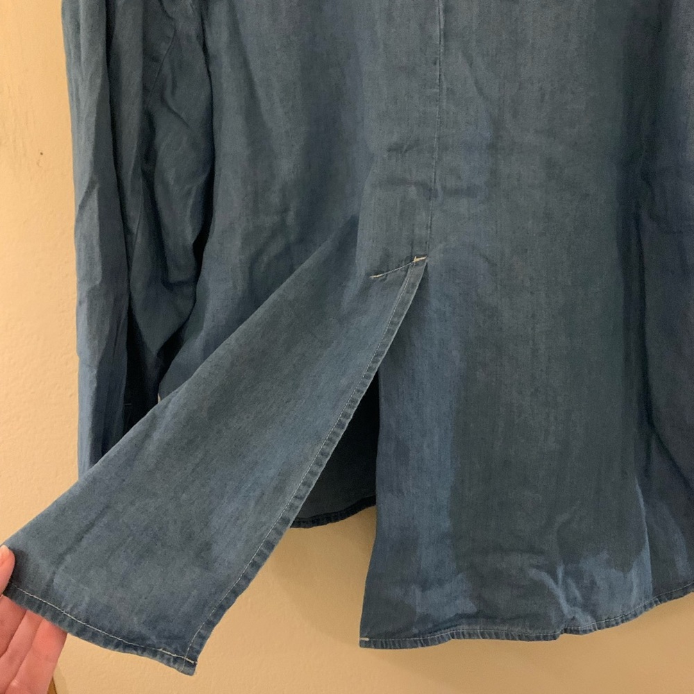 Levi’s Split Hem Button Down - image 5